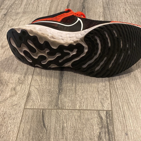 Nike Flyknit Sneakers - Picture 4 of 5